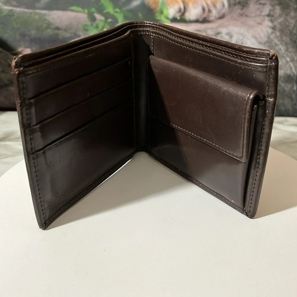 GUCCI MENS BIFOLD WALLET IN GOOD USED CONDITION. - Picture 5 of 10